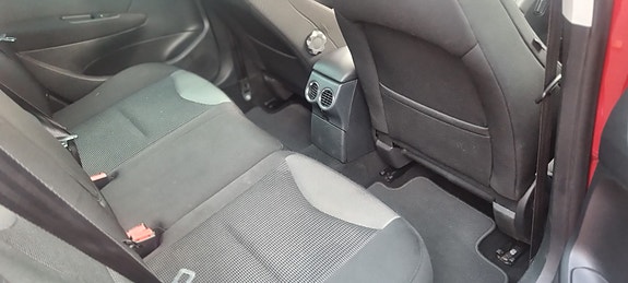 Peugeot 308 SW 9 of 10