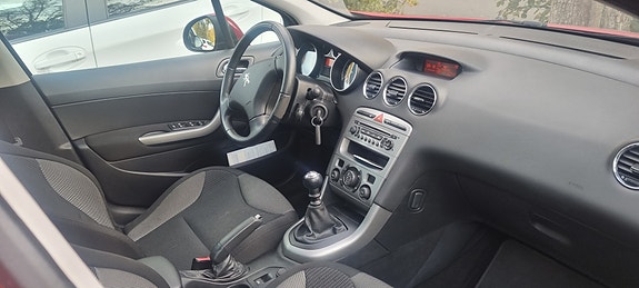 Peugeot 308 SW 8 of 10
