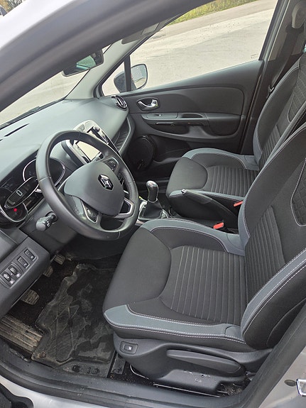 Renault Clio 8 of 12