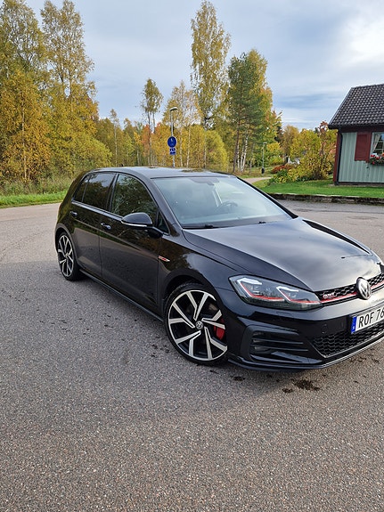 Volkswagen Golf VII 2 of 11