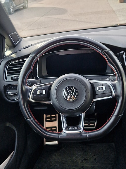 Volkswagen Golf VII 9 of 11