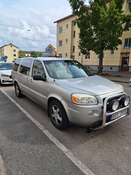 Chevrolet Uplander 2 of 3