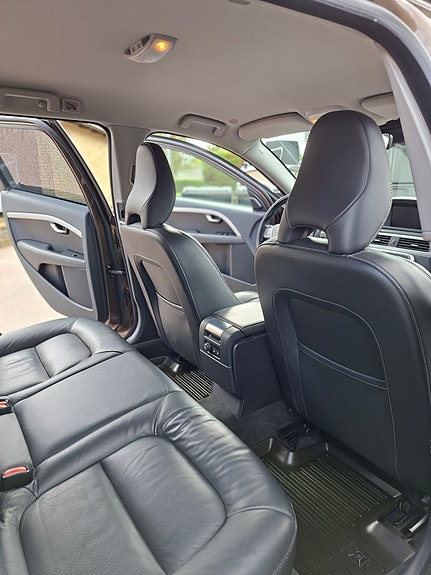 Volvo XC70 11 of 25