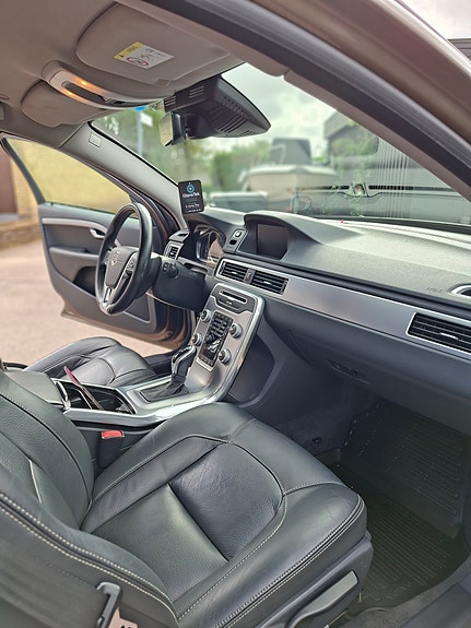 Volvo XC70 12 of 25