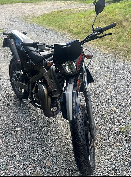 Rieju MRT Black edition low 2023 2 of 3