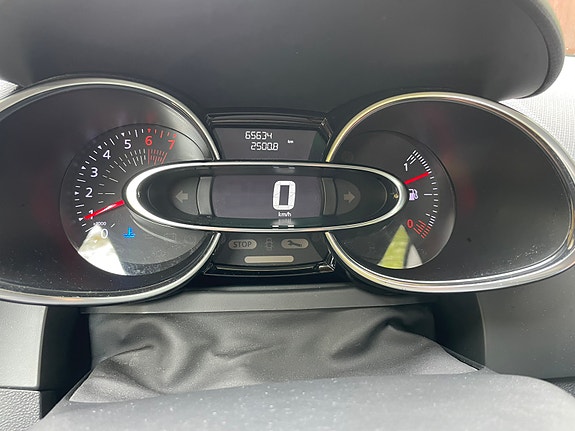 Renault Clio 11 of 14