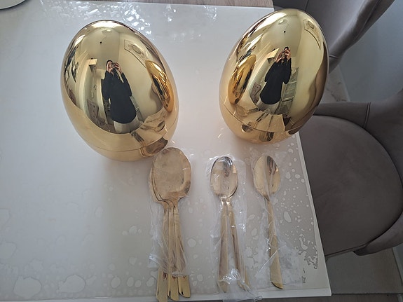 Bestick med ägglåda till besticken