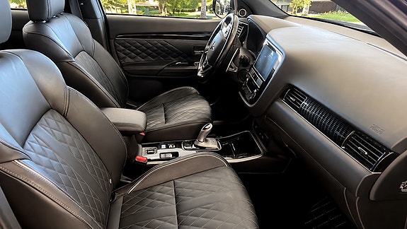 Mitsubishi Outlander 3 of 16