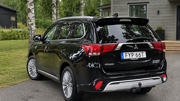 Mitsubishi Outlander 2 of 16