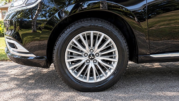 Mitsubishi Outlander 13 of 16