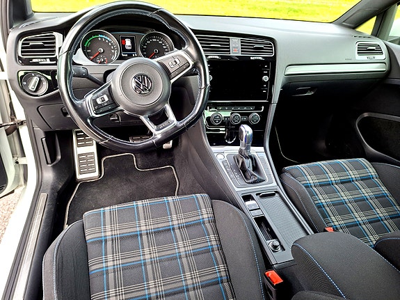 Volkswagen Golf VII 5 of 12