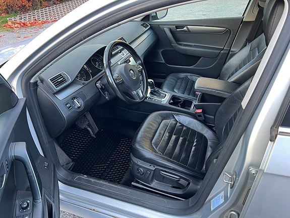 Volkswagen Passat 9 of 15