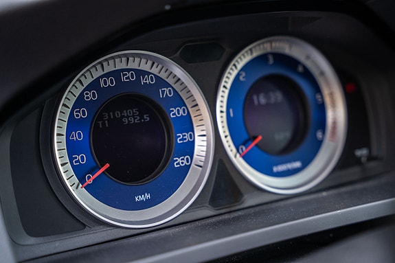 Volvo V60 8 of 23