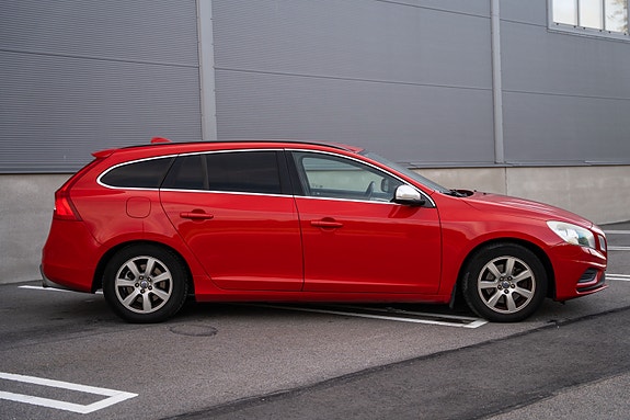 Volvo V60 2 of 23