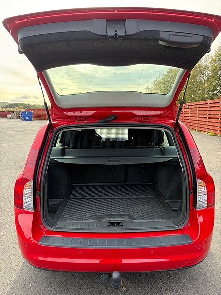 Volvo V50 3 of 7