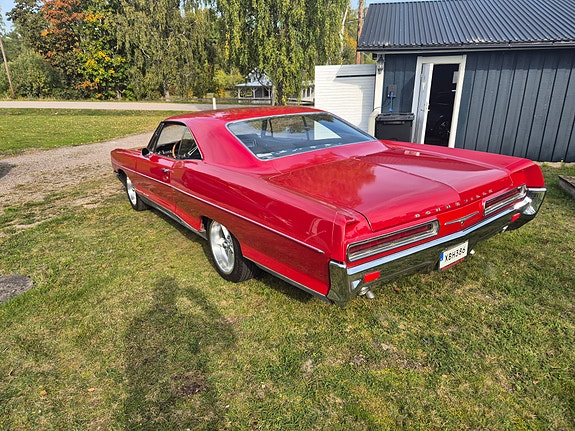 Pontiac Bonneville 2 of 4