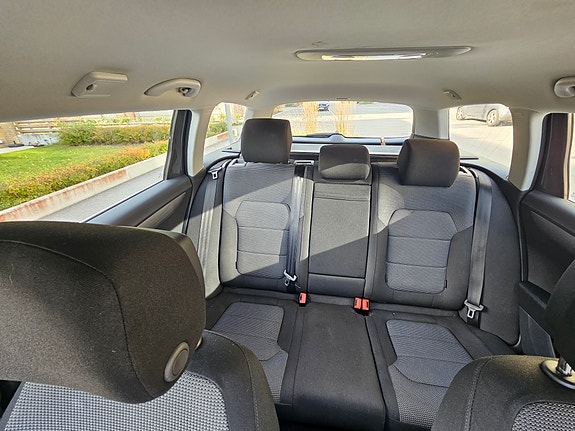 Volkswagen Passat 3 of 5