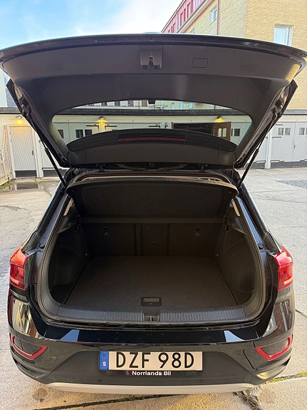 Volkswagen T-Roc 6 of 6