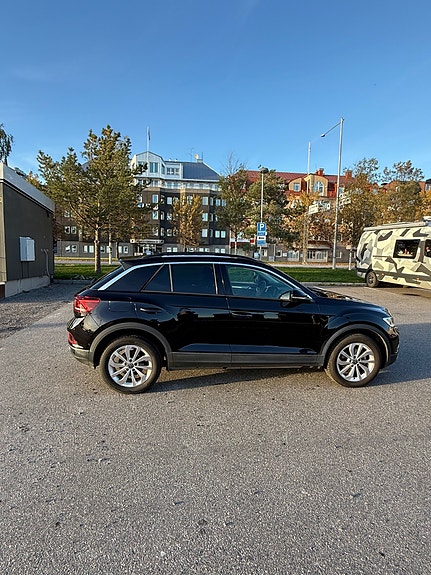 Volkswagen T-Roc 2 of 6