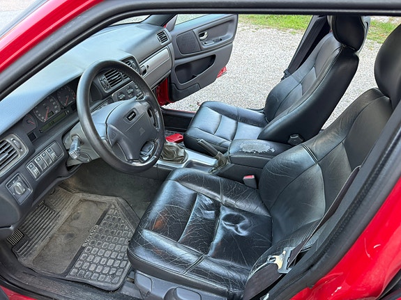Volvo V70 3 of 4