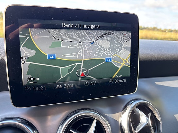 Mercedes-Benz GLA200 8 of 13