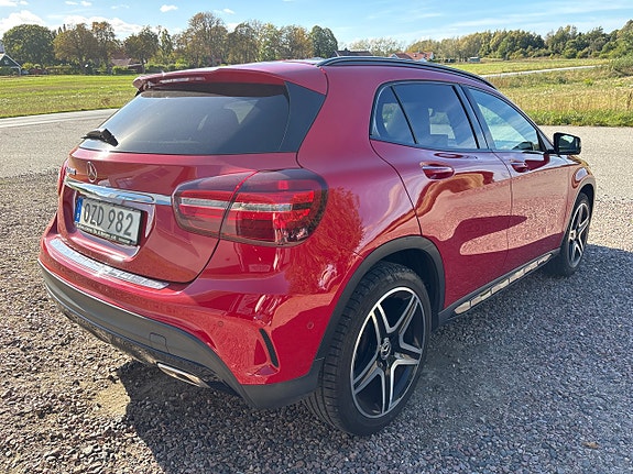 Mercedes-Benz GLA200 5 of 13