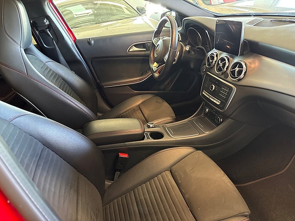 Mercedes-Benz GLA200 13 of 13
