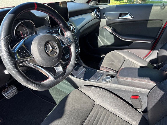 Mercedes-Benz GLA200 7 of 13