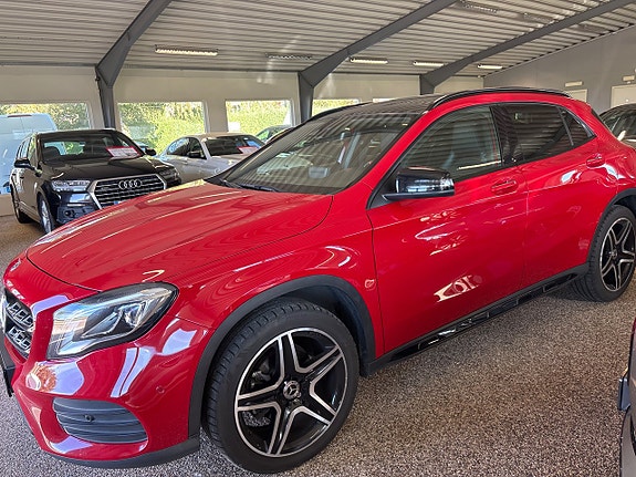 Mercedes-Benz GLA200 10 of 13