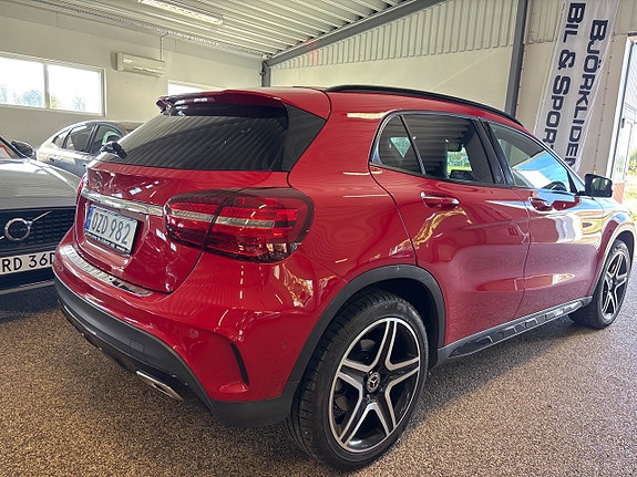 Mercedes-Benz GLA200 12 of 13
