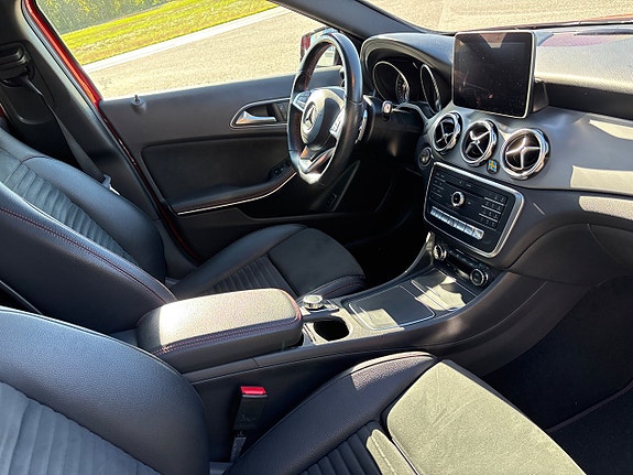 Mercedes-Benz GLA200 3 of 13