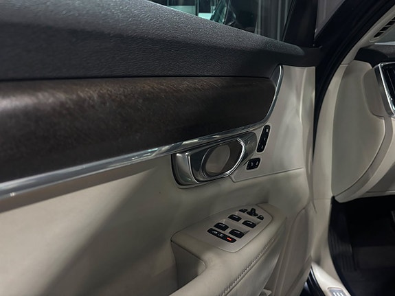 Volvo V90 Cross Country 13 of 23