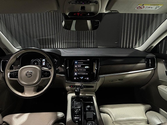 Volvo V90 Cross Country 18 of 23