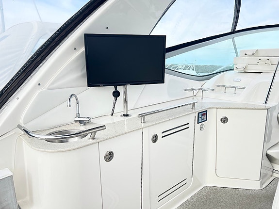 Sea Ray Sundancer 330 -2010 | 2 x Mercruiser 377 DTS Axius 4 of 12