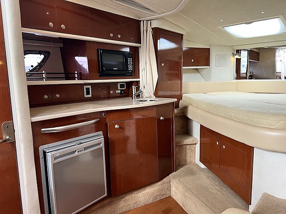 Sea Ray Sundancer 330 -2010 | 2 x Mercruiser 377 DTS Axius 8 of 12