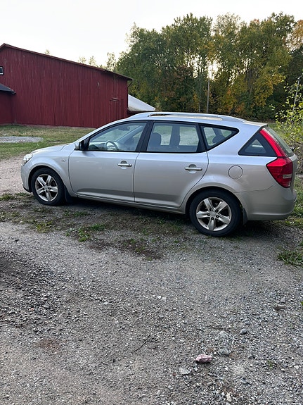 Kia Ceed 2 of 9