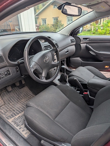 Toyota Avensis 4 of 5