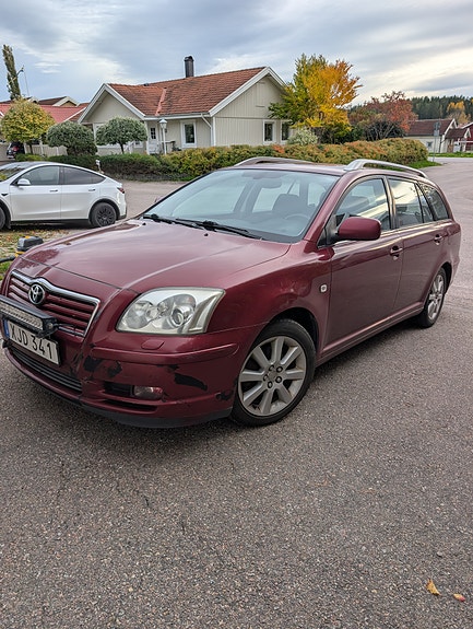 Toyota Avensis 2 of 5