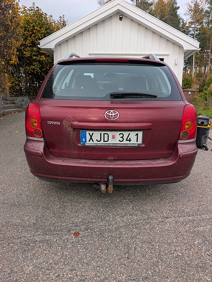 Toyota Avensis 3 of 5