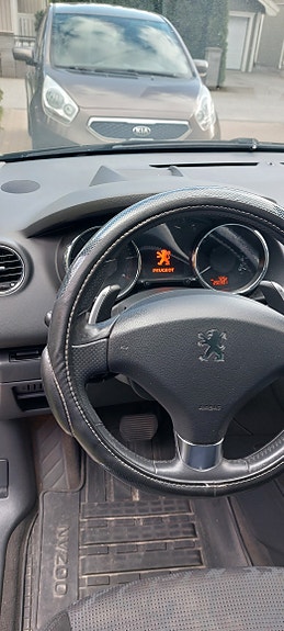 Peugeot 3008 2 of 5