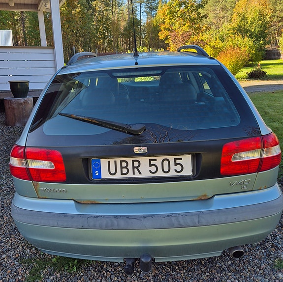 Volvo V40 2 of 3