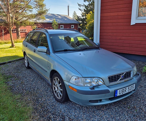 Volvo V40 3 of 3