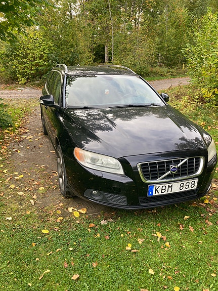 Volvo V70 2 of 7