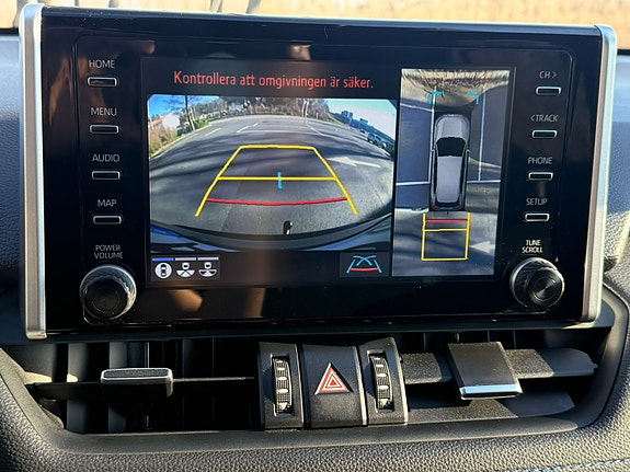 Toyota RAV4 4 of 9
