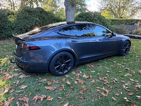 Tesla Model S 8 of 9