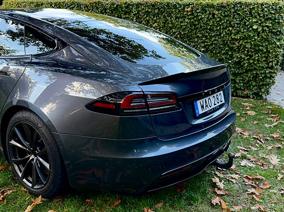 Tesla Model S 2 of 9