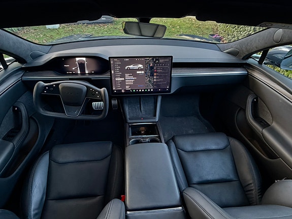 Tesla Model S 4 of 9
