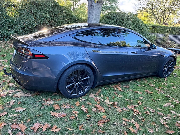 Tesla Model S 11 of 16