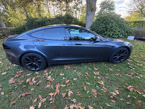 Tesla Model S 9 of 9
