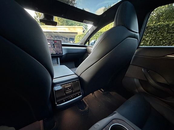 Tesla Model S 6 of 9